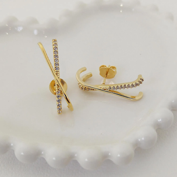 Brinco Ear Hook Cravejado